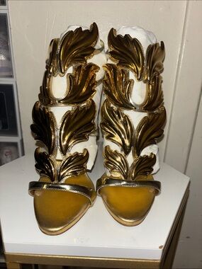 Giuseppe Zanotti Gold Leaf Embellished gold Sandals